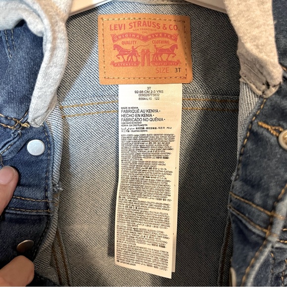 Levi's® Toddler Boys' Indigo Trucker Jacket Med Wash hybrid hoodie  jean jacket - Picture 7 of 10